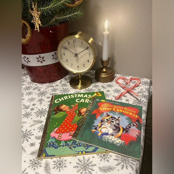 Vintage Baby’s First Christma Knits Stocking with Two Vintage Golden Books - Picture 3 of 12